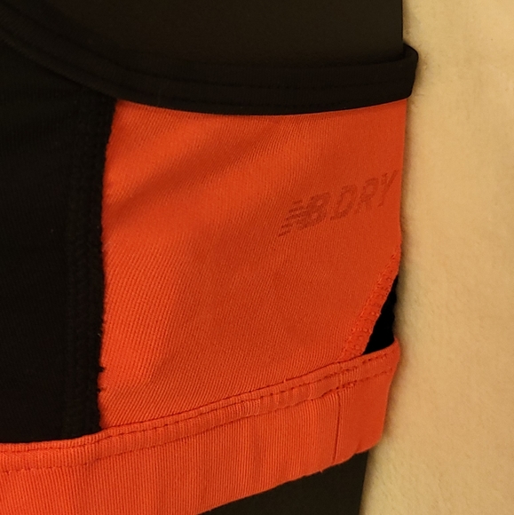 New Balance NB Dry Sports Bra Size Small - Picture 3 of 16
